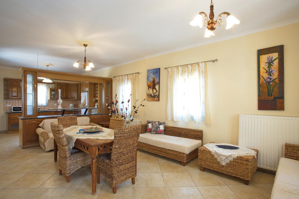 Villa Serene Kamári Zewnętrze zdjęcie